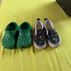 Toddler 7t shoe duo- green crocs and Dino vans